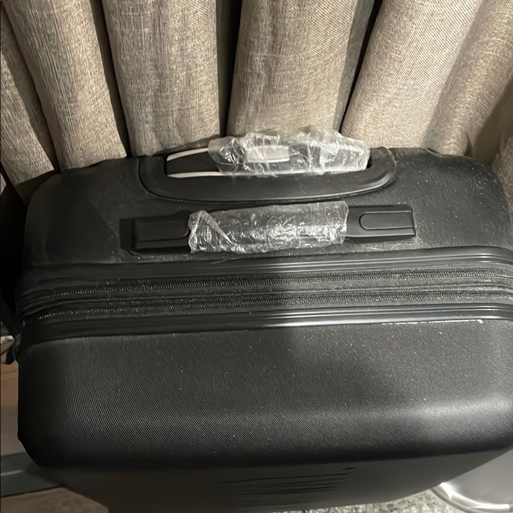Black Hard Shell Suitcase - Picture 2 of 6